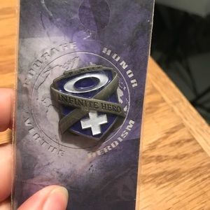 Oakley Infinite Hero pin